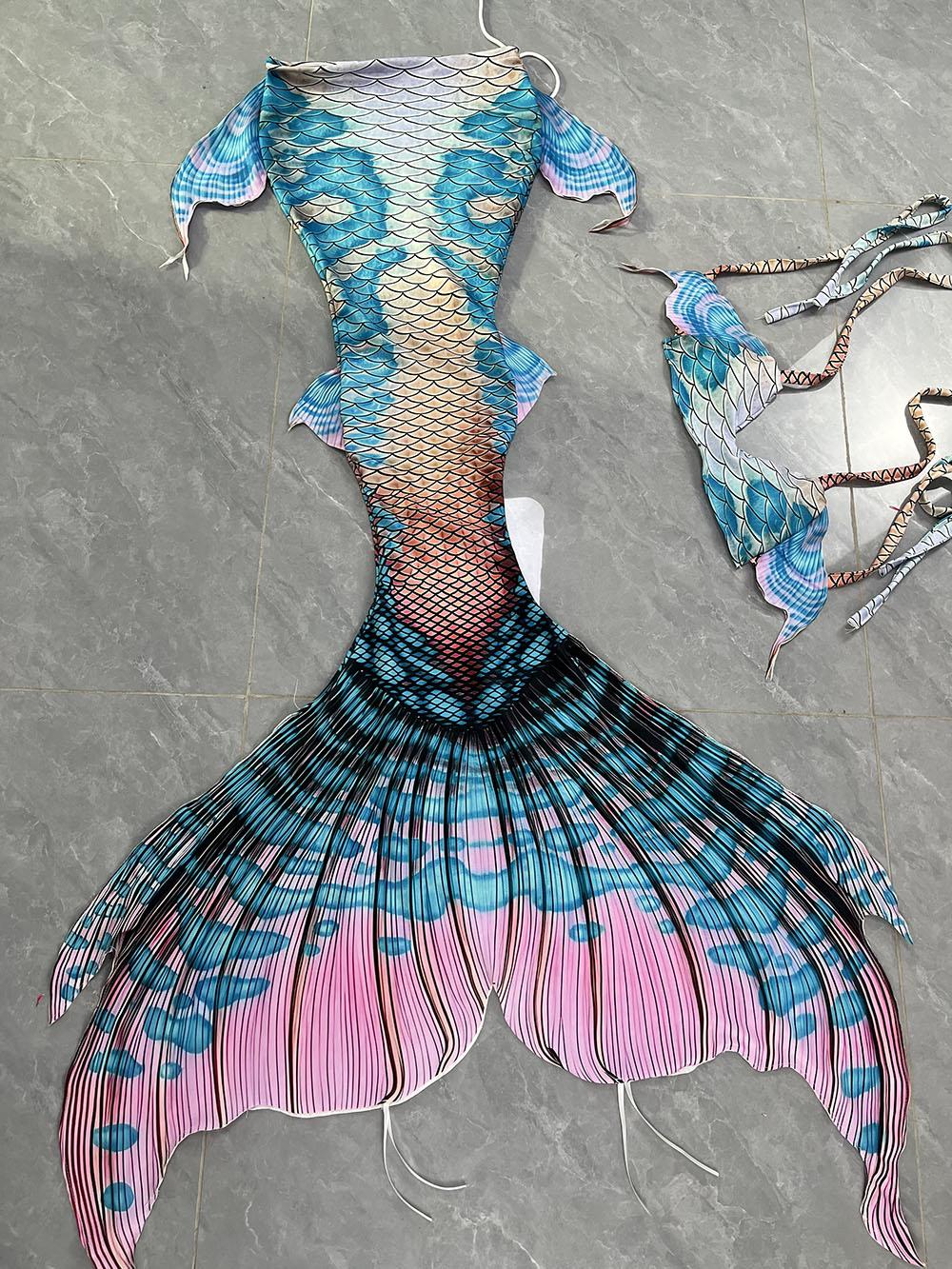 Colorful Dreamy Mermaid Tail A - Aquarium & Marine Museum Universiti Malaysia Sabah Kota Kinabalu Sabah Reviews recension och pris